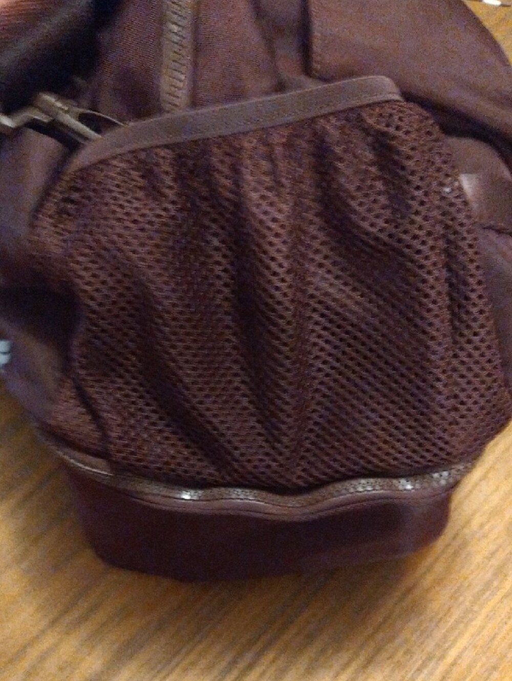 Fabletics Men's Maroon Toiletry Bag - Picture 5 of 7